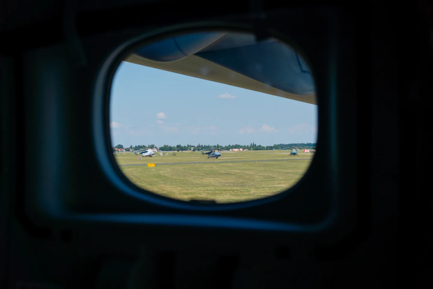 FOTO: Armáda si převzala první dopravní letoun Embraer. Podívejte se, jak vypadá uvnitř