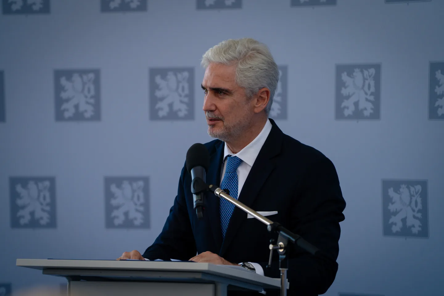 FOTO: Armáda si převzala první dopravní letoun Embraer. Podívejte se, jak vypadá uvnitř