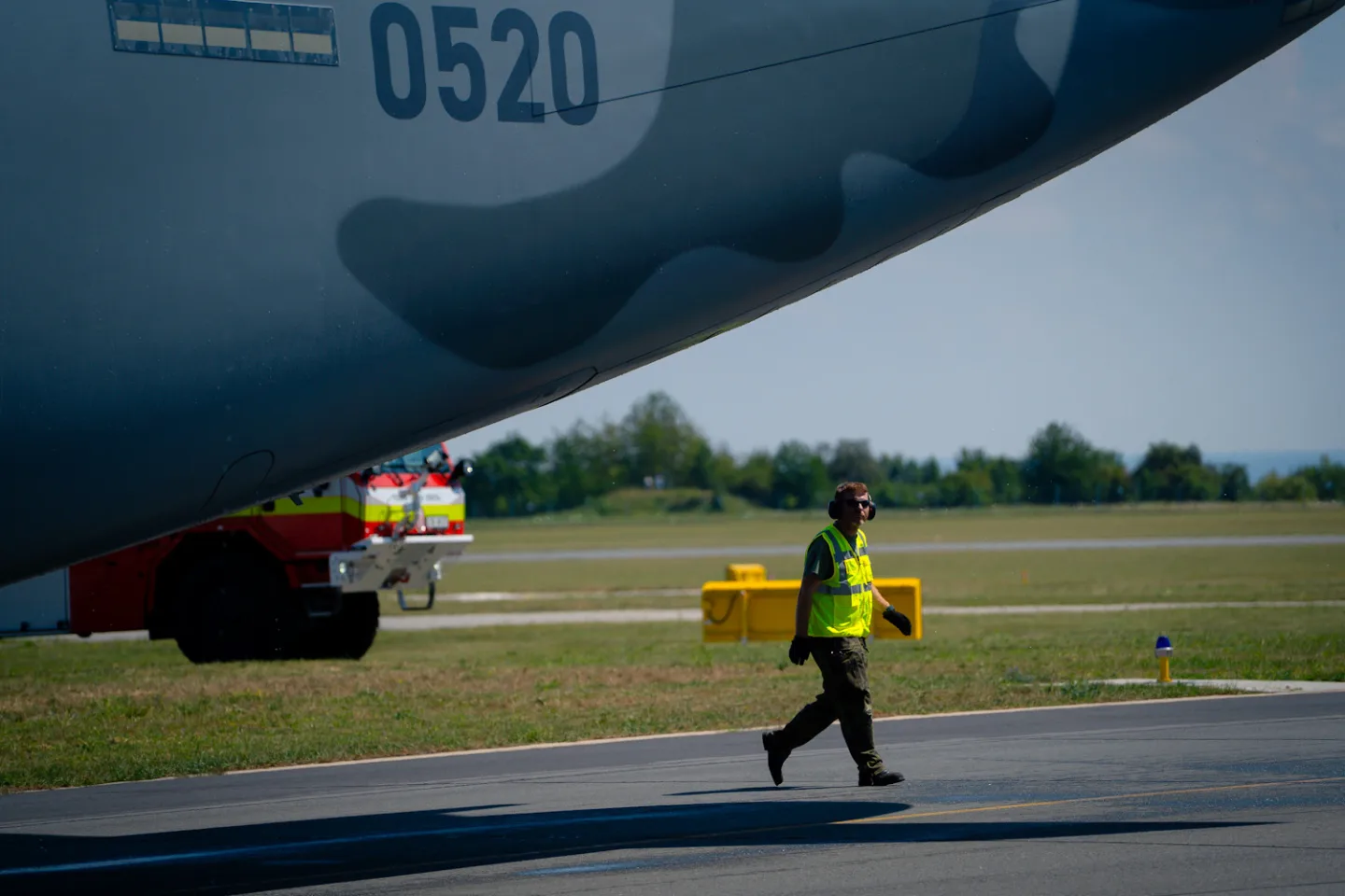 FOTO: Armáda si převzala první dopravní letoun Embraer. Podívejte se, jak vypadá uvnitř