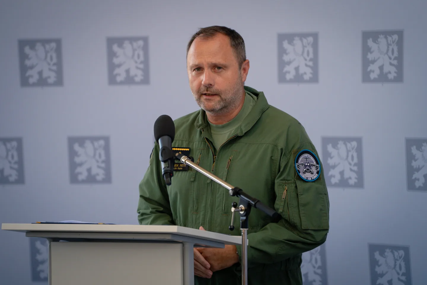 FOTO: Armáda si převzala první dopravní letoun Embraer. Podívejte se, jak vypadá uvnitř