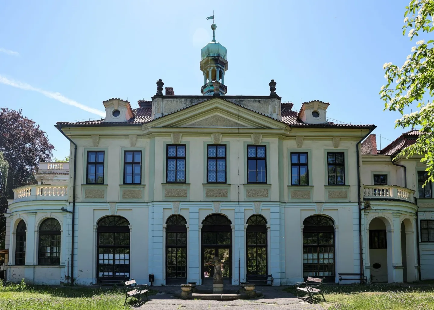 Zámek Veleslavín koupí Praha od státu, rekonstruovat ho bude Šestka.