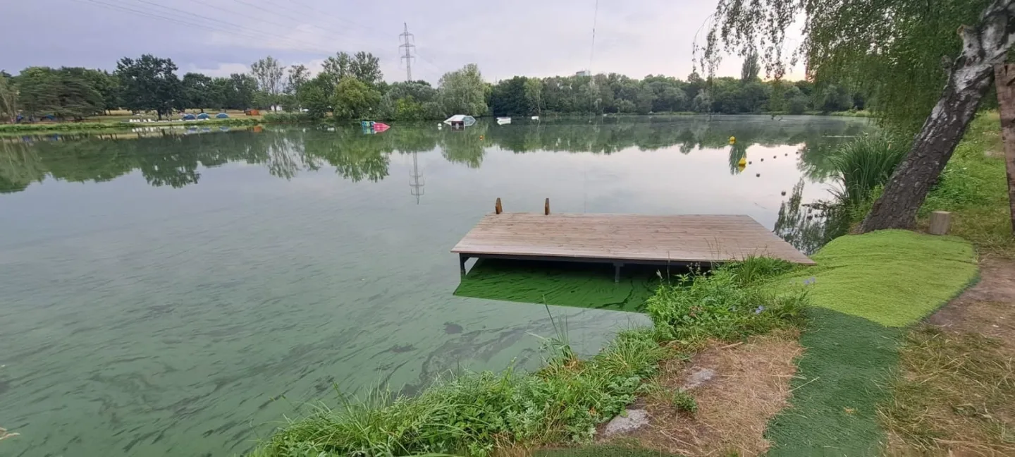Na Džbánu je zákaz koupání.