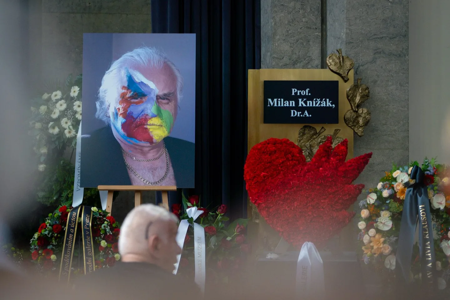FOTO: Poslední rozloučení s Milanem Knížákem. Při obřadu promluvili Klaus a Klempíř