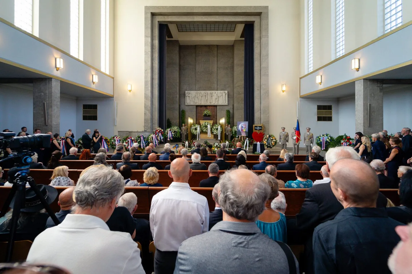 FOTO: Poslední rozloučení s Milanem Knížákem. Při obřadu promluvili Klaus a Klempíř