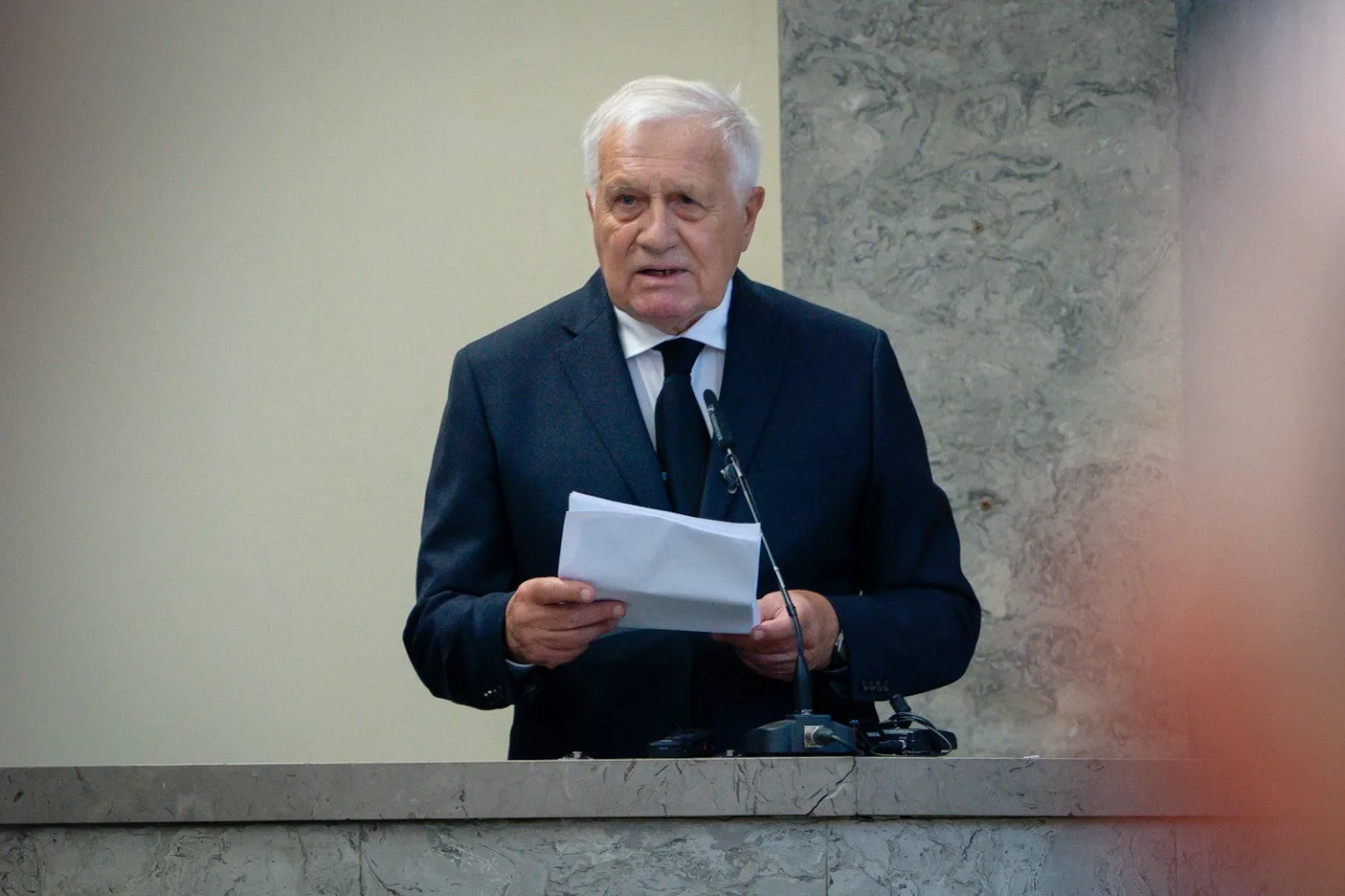 FOTO: Poslední rozloučení s Milanem Knížákem. Při obřadu promluvili Klaus a Klempíř