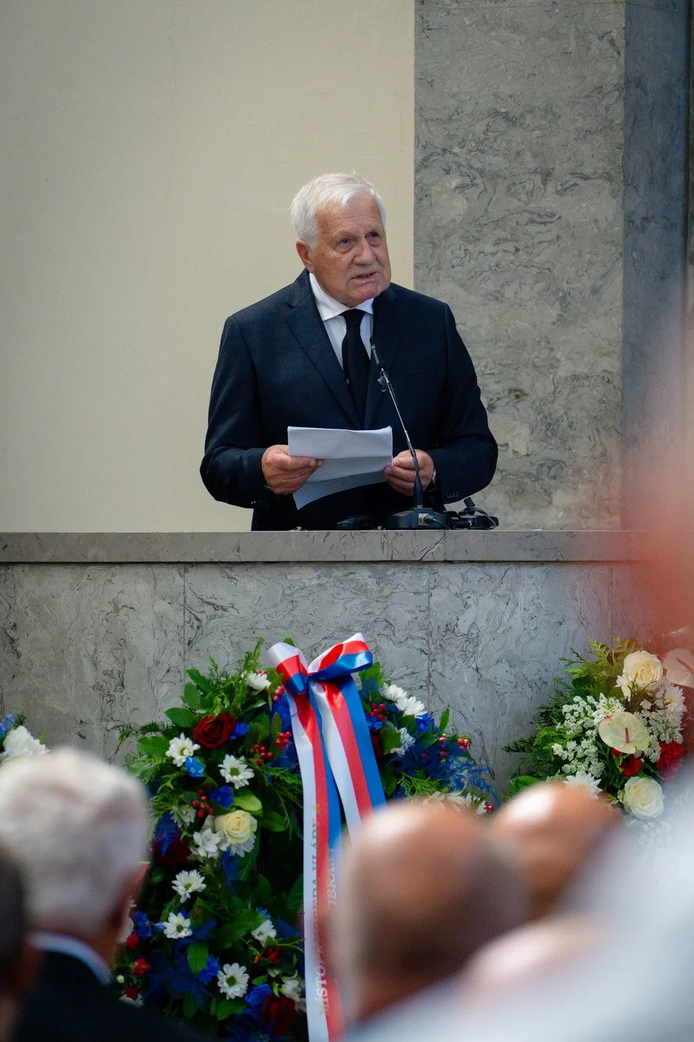 FOTO: Poslední rozloučení s Milanem Knížákem. Při obřadu promluvili Klaus a Klempíř