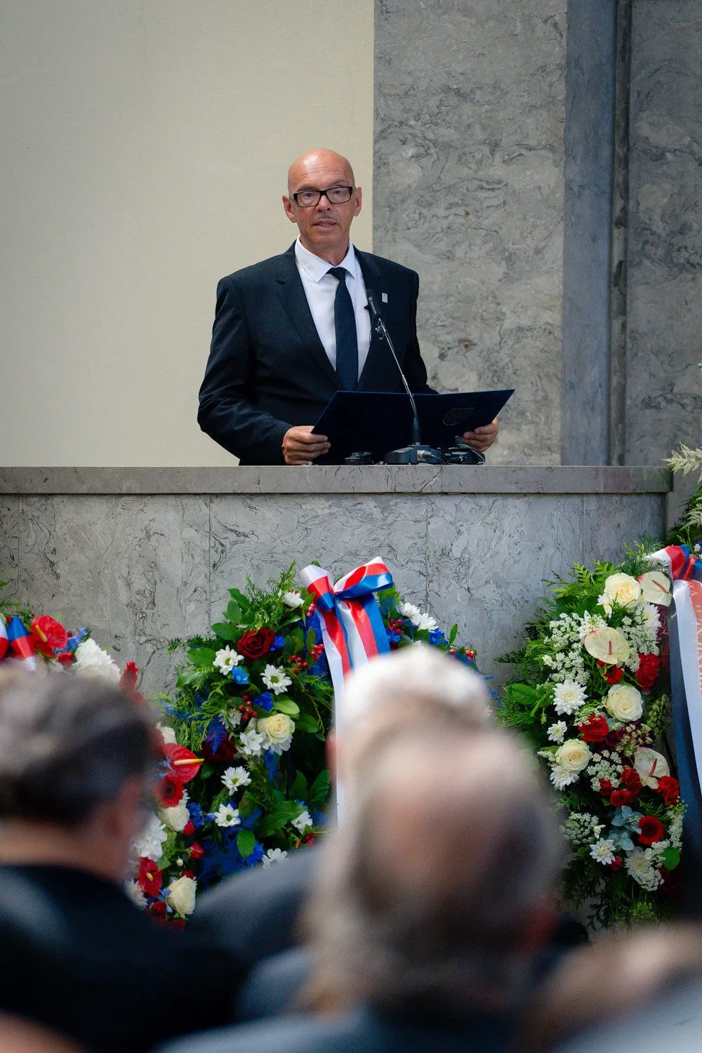 FOTO: Poslední rozloučení s Milanem Knížákem. Při obřadu promluvili Klaus a Klempíř