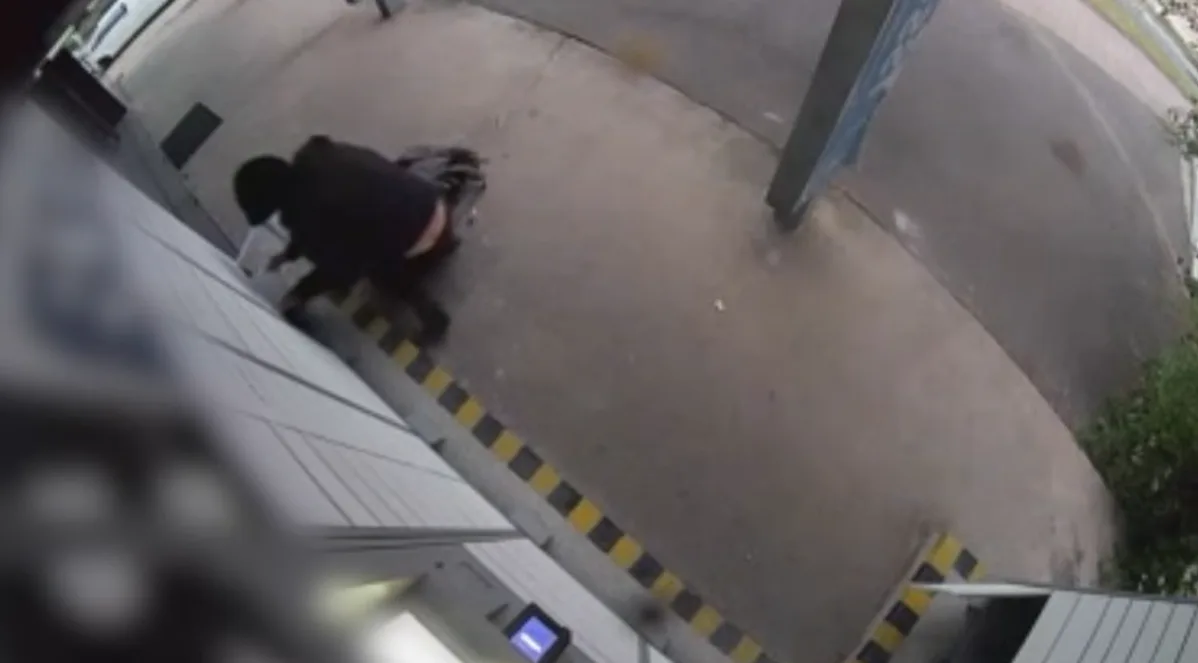 Policie zadržela muže, který si objednával zboží do boxů a následně je vykrádal