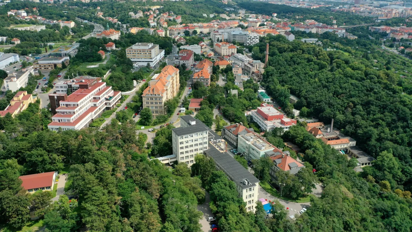 Pacientka utrpěla při císařském řezu popáleniny. Nemocnice incident vyšetřuje