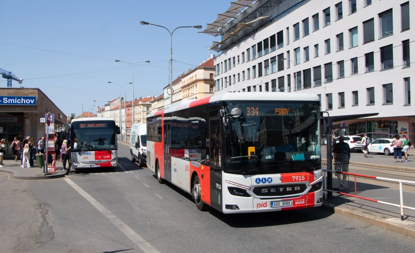 Autobusy ze středních Čech mířící do Prahy budou kvůli zúžením nabírat zpoždění