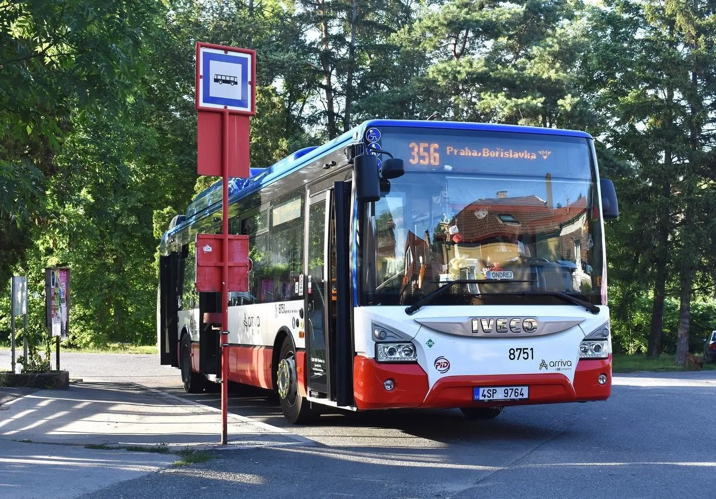 Středočechy si berou jako rukojmí. Kraj chce jednosměrku v Praze 6 zrušit soudně