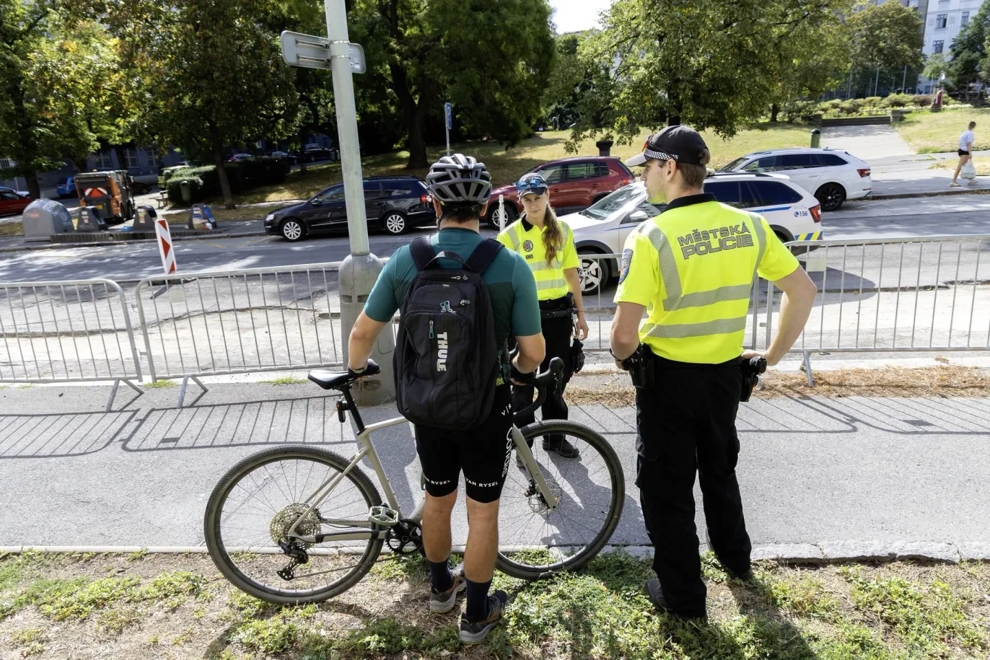 Další kontroly cyklistů a koloběžkářů. Strážníci řešili skoro 500 přestupků
