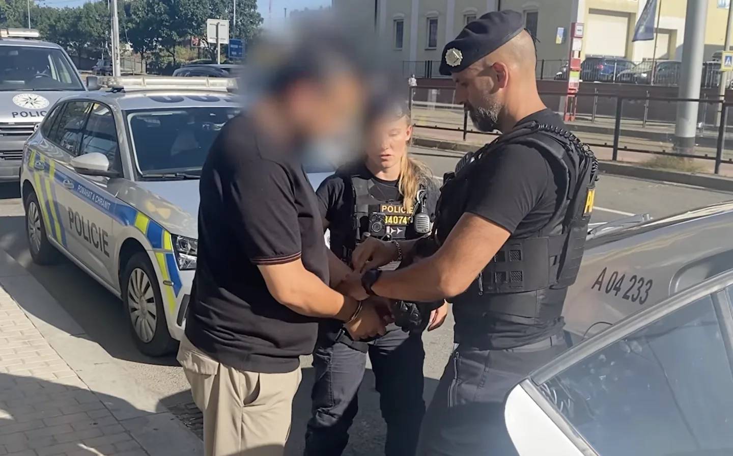 Policie kontrolovala v Praze taxikáře, u cizinců zjistila desítky přestupků
