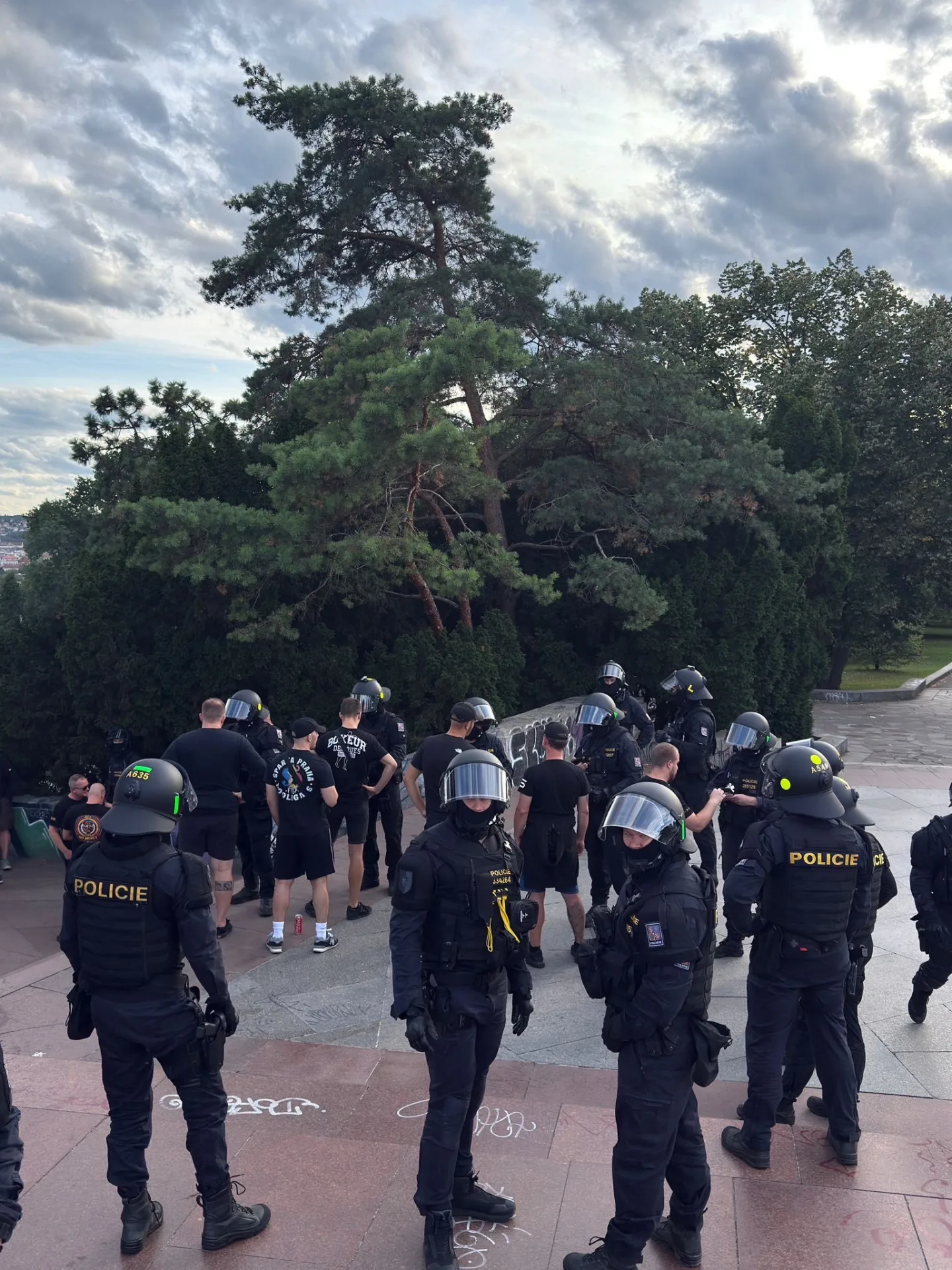 Pokus o napadení ještě před derby. Fanoušci chtěli útočit dlažebními kostkami