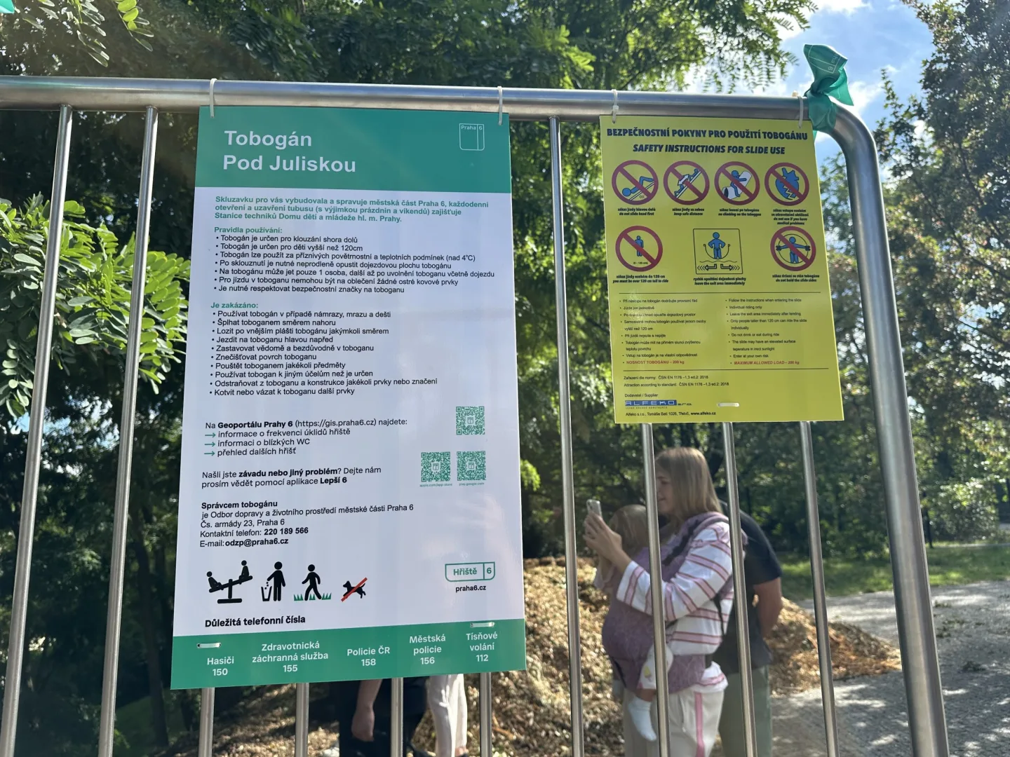 FOTO, VIDEO: Nadšení i pláč. Na nejdelší skluzavku v Praze si troufly desítky dětí