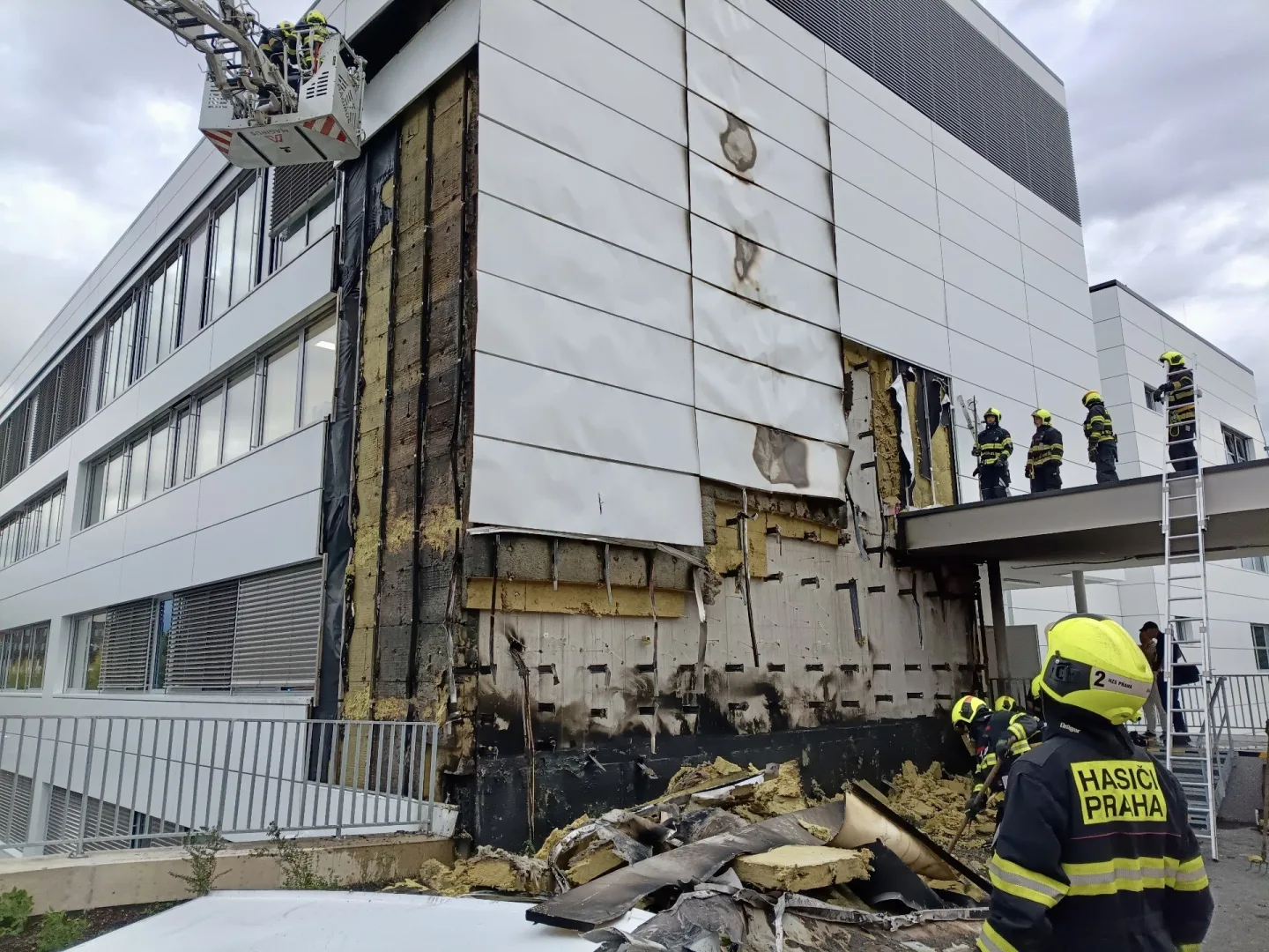 Hořela budova Národního onkologického centra v Motole, škoda je 20 milionů