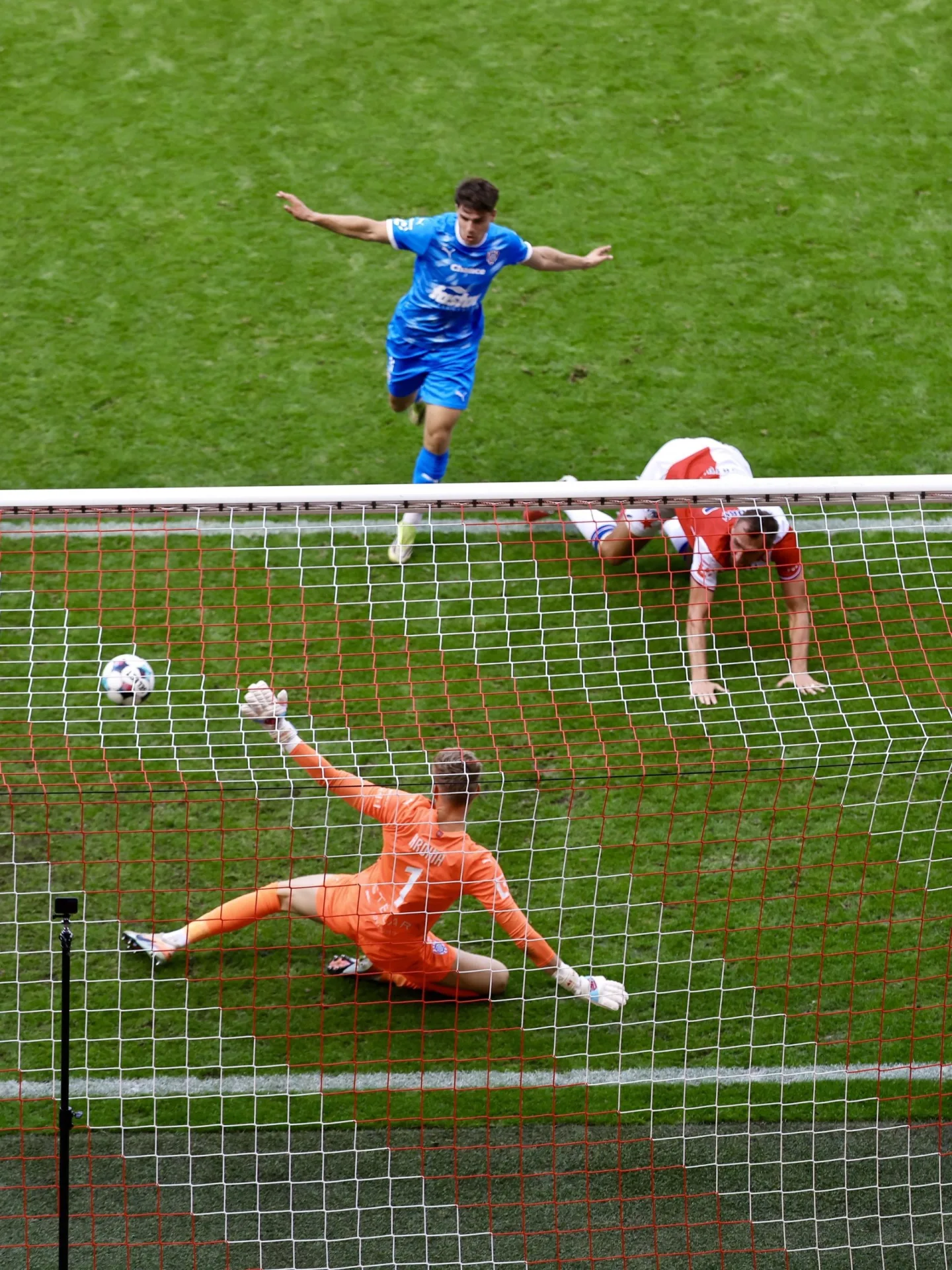 Fotbalisté Slavie v přímém souboji o první místo v lize rozdrtili Zbrojovku 4:0