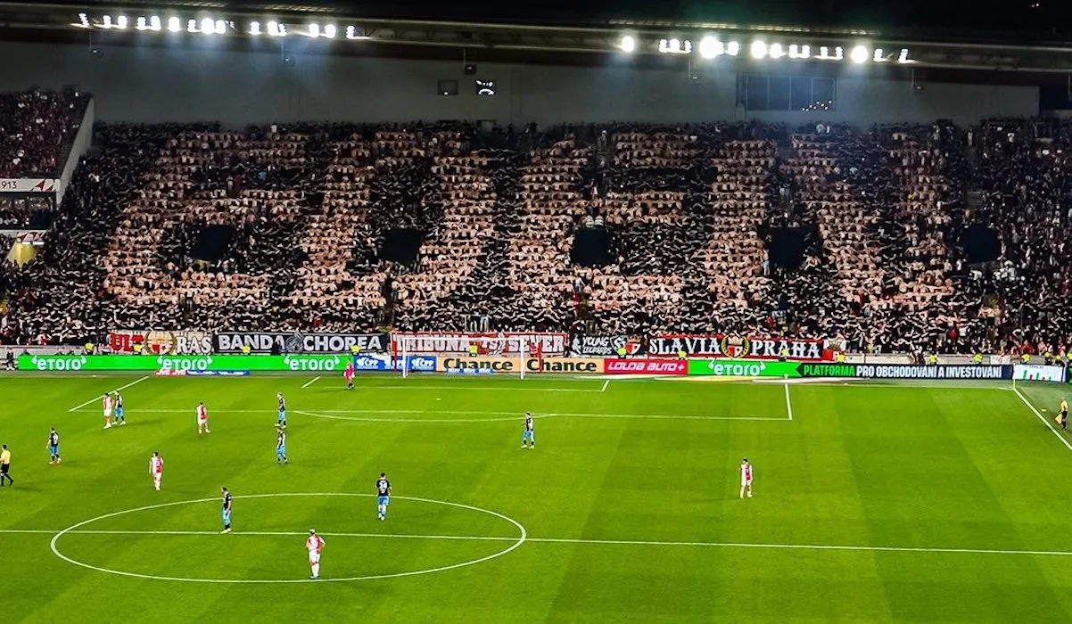 Slávističtí ultras brojí proti cenám vstupenek. Nezdražovalo se, namítá klub
