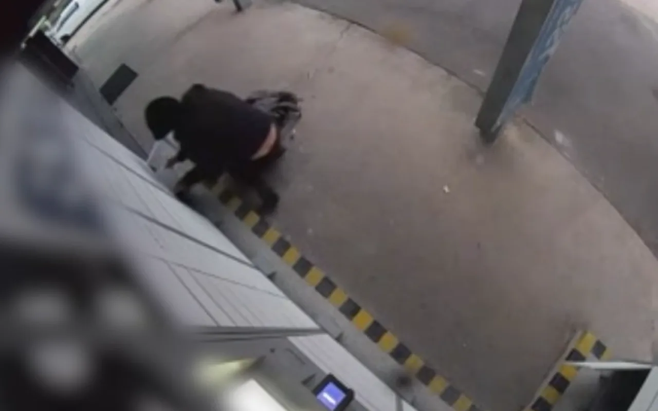 Policie zadržela muže, který si objednával zboží do boxů a následně je vykrádal