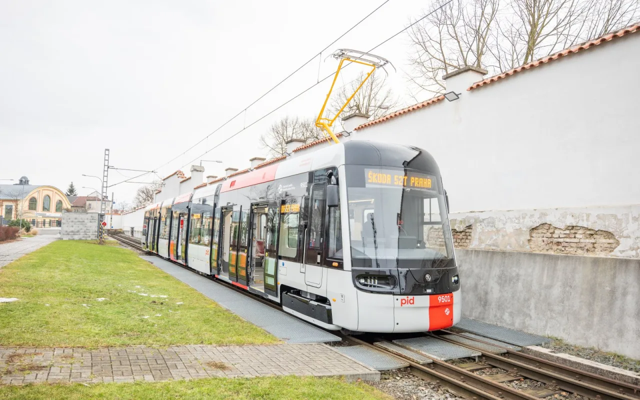 Nové tramvaje za více než dvě miliardy. Praha přikoupí 25 vozů Škoda 52T