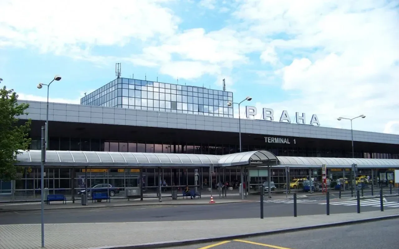 Řidiče čekají u letiště další komplikace. Sjezd z D7 bude několik týdnů uzavřen