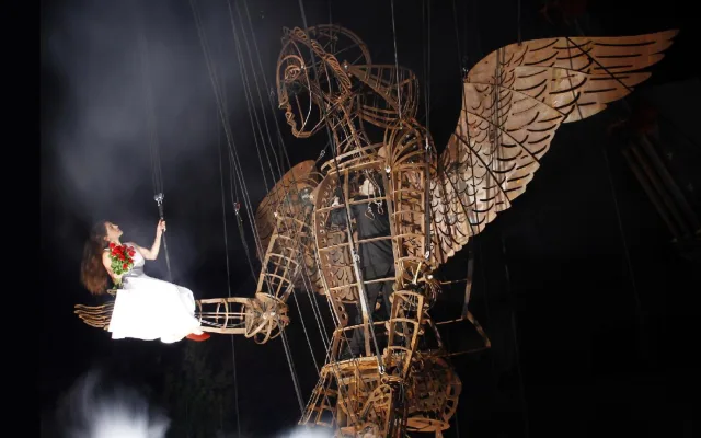 18. Pražský festival pouličního divadla Za dveřmi