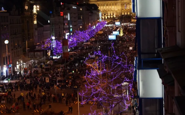 Demonstranti na Václavském náměstí