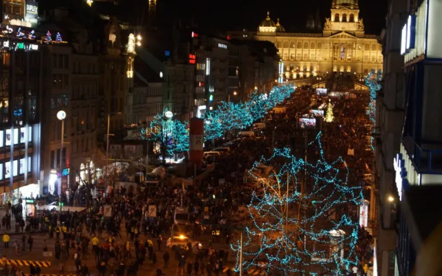 FOTO/VIDEO: Demonstrace proti Babišovi se účastnilo 50 tisíc lidí. Za týden se akce bude opakovat