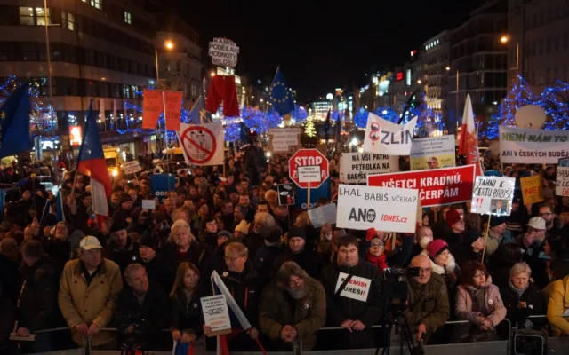 FOTO/VIDEO: Demonstrace proti Babišovi se účastnilo 50 tisíc lidí. Za týden se akce bude opakovat