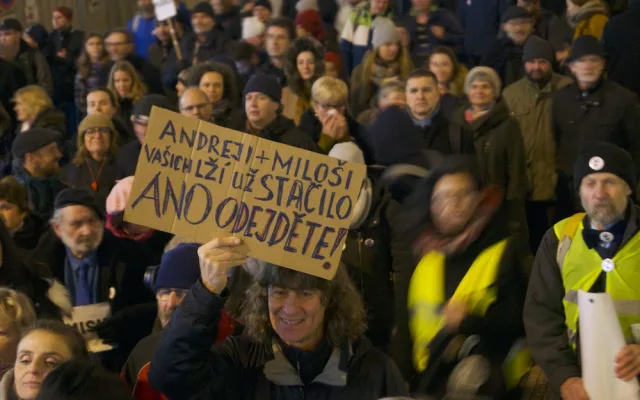 Odpůrci premiéra Babiše se vydali z Václavského náměstí k vládě.