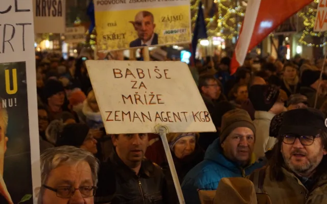 Odpůrci premiéra Babiše se vydali z Václavského náměstí k vládě.