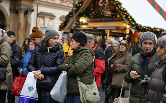 Křik, nadávky a potyčky. Na Staroměstském náměstí se rozdávala rybí polévka a kuba.