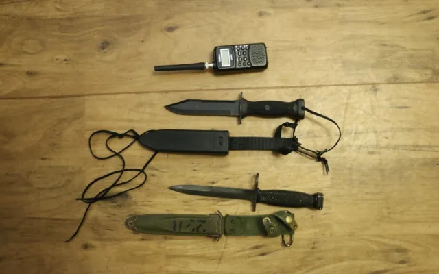 Třikrát navštívil army shop po zavíračce. Po třetím vloupání ho zadržela policie.