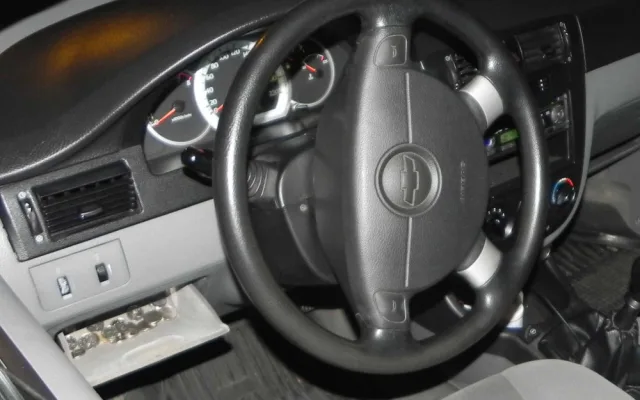 Uzbecký pas, polské auto, ukrajinský řidičák. Taxikář bez povolení skončil v rukou policie