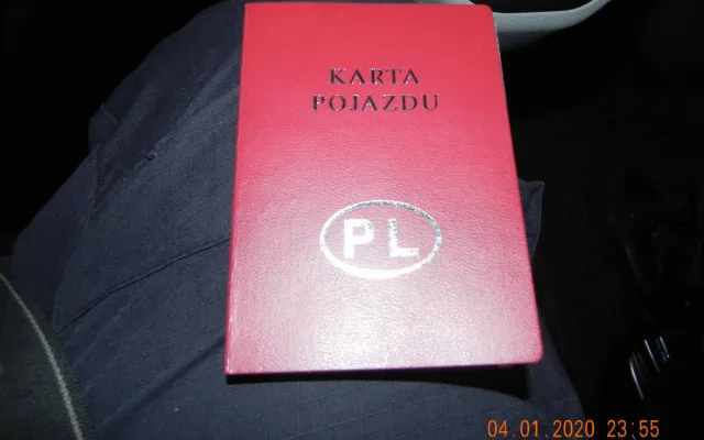 Uzbecký pas, polské auto, ukrajinský řidičák. Taxikář bez povolení skončil v rukou policie