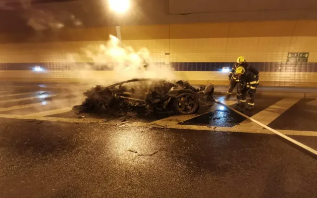 V Blance shořelo luxusní lamborghini. Škoda přesáhne pět milionů.