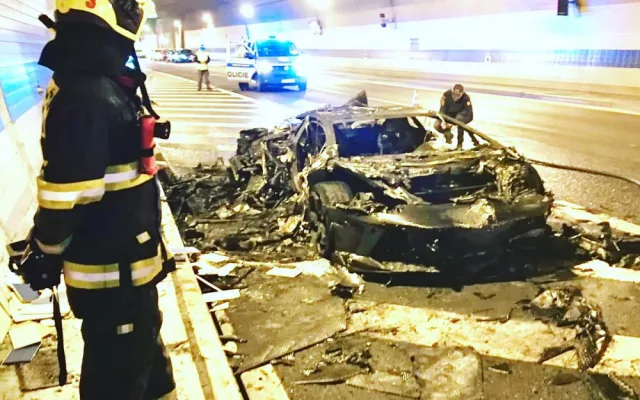 V Blance shořelo luxusní lamborghini. Škoda přesáhne pět milionů.