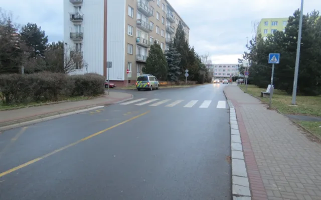 FOTO, VIDEO: Řidič srazil seniora, nechal ho ležet na silnici a ujel. Po viníkovi pátrá policie