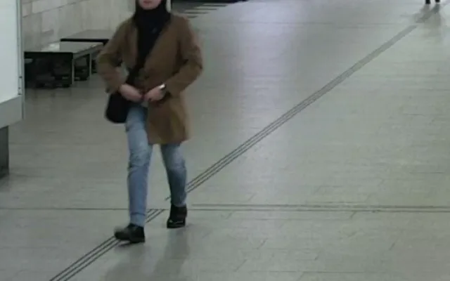 VIDEO: Policie pátrá po muži, který se obnažoval před ženami v metru