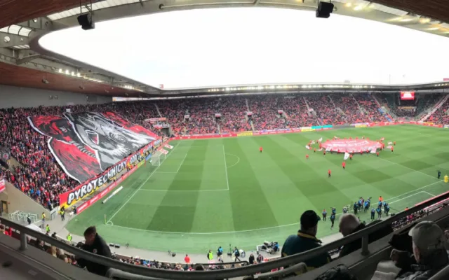 Utkání sledovalo 19 382 diváků.