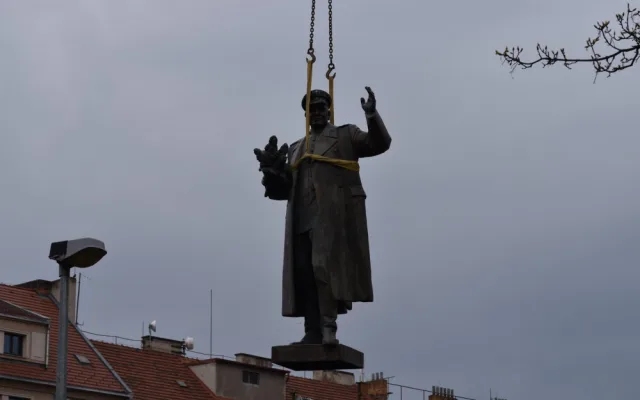 Socha Koněva v Praze 6 byla demontována. Přesune se do muzea
