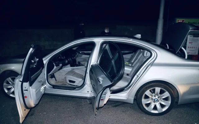 VIDEO: Policisté objevili v autě přes kilo pervitinu. Mužům hrozí deset let vězení
