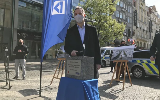 VIDEO: Slavnostní zahájení rekonstrukce Václaváku dnes dopoledne rozháněli policisté