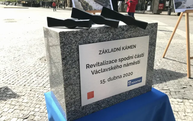 VIDEO: Slavnostní zahájení rekonstrukce Václaváku dnes dopoledne rozháněli policisté