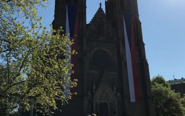 FOTO, VIDEO: V Praze začalo plošné testování. Podívejte se do front na Náměstí Míru