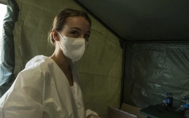 FOTOGALERIE: Jak probíhá plošné testování? Podívejte se na fotky přímo z testovacího stanu