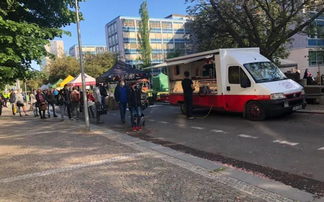 FOTO: Na Kulaťáku dnes proběhly tradiční trhy. Podívejte se na fotky