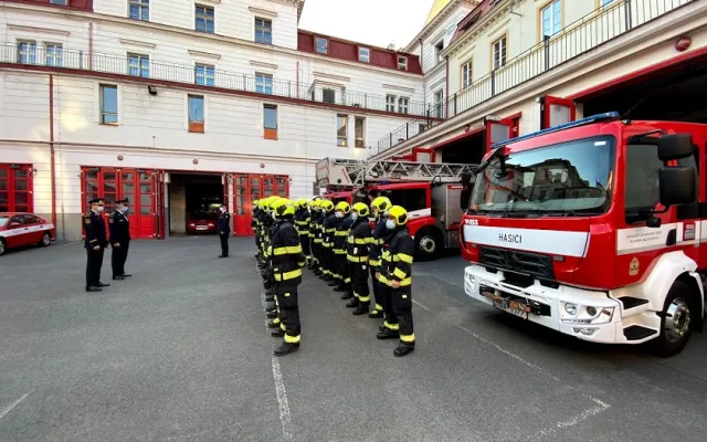 Šéf hasičů se loučil před nastoupenou jednotkou. Od května se přesouvá na generální ředitelství.