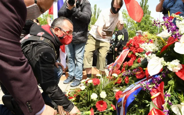 FOTOGALERIE: Čeští sympatizanti ruského motorkářského klubu Noční vlci přijeli na Olšanské hřbitovy