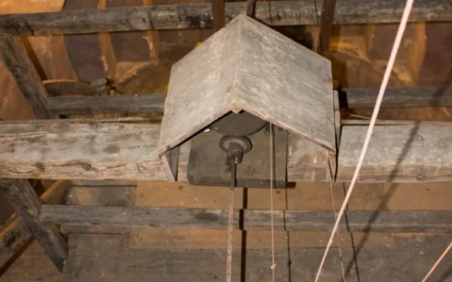 FOTO: Když musí kostelní hodiny k hodináři. Hodiny na pražských památkách budou opraveny